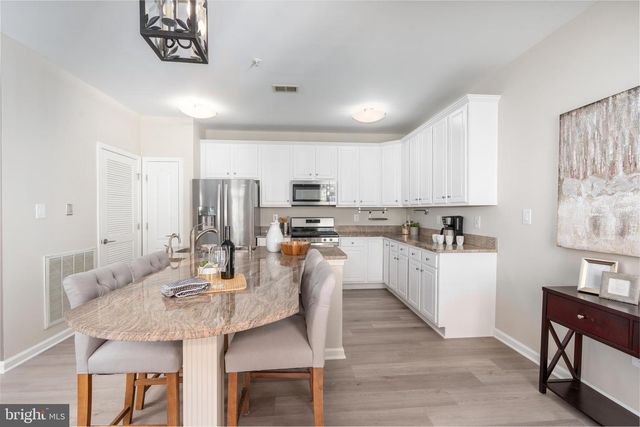 303 CAMERON STATION BLVD #103, Alexandria, VA 22304