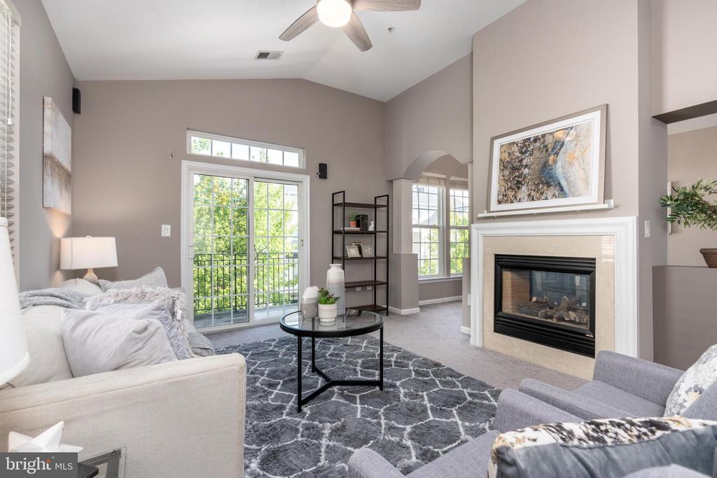 303 CAMERON STATION BLVD #103, Alexandria, VA 22304