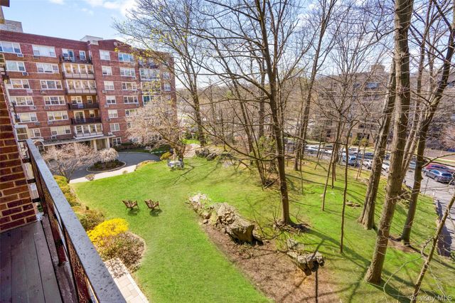 1 Washington Square 2H, Larchmont, NY 10538