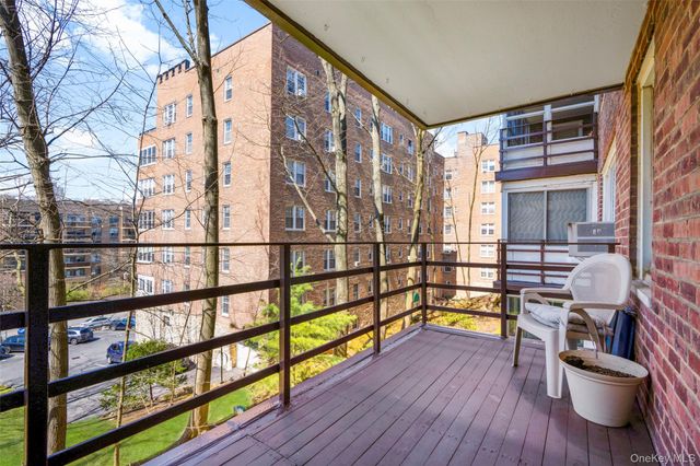 1 Washington Square 2H, Larchmont, NY 10538