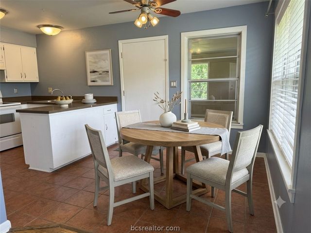 408 Brookside Drive W, Bryan, TX 77801