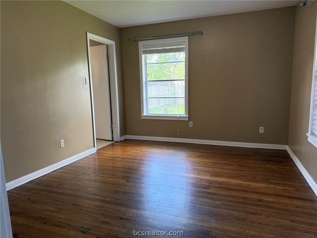 408 Brookside Drive W, Bryan, TX 77801