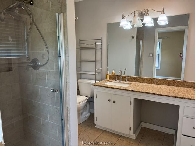 408 Brookside Drive W, Bryan, TX 77801