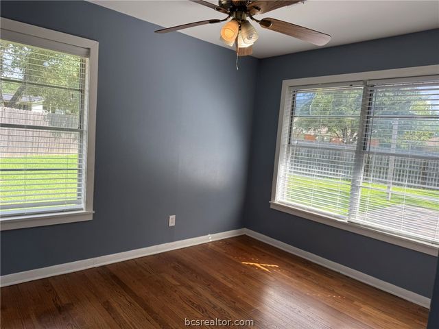 408 Brookside Drive W, Bryan, TX 77801