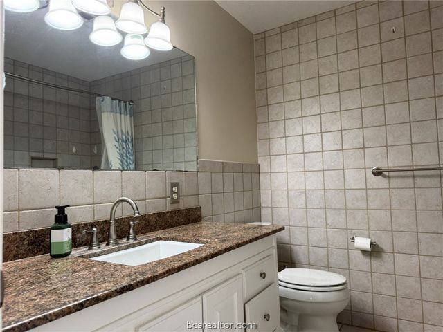 408 Brookside Drive W, Bryan, TX 77801