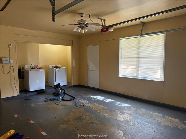 408 Brookside Drive W, Bryan, TX 77801