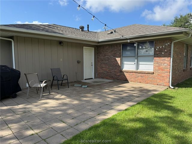 408 Brookside Drive W, Bryan, TX 77801