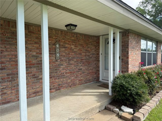 408 Brookside Drive W, Bryan, TX 77801