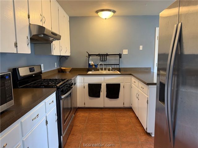408 Brookside Drive W, Bryan, TX 77801