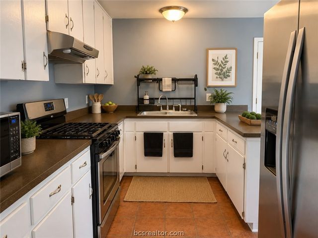 408 Brookside Drive W, Bryan, TX 77801