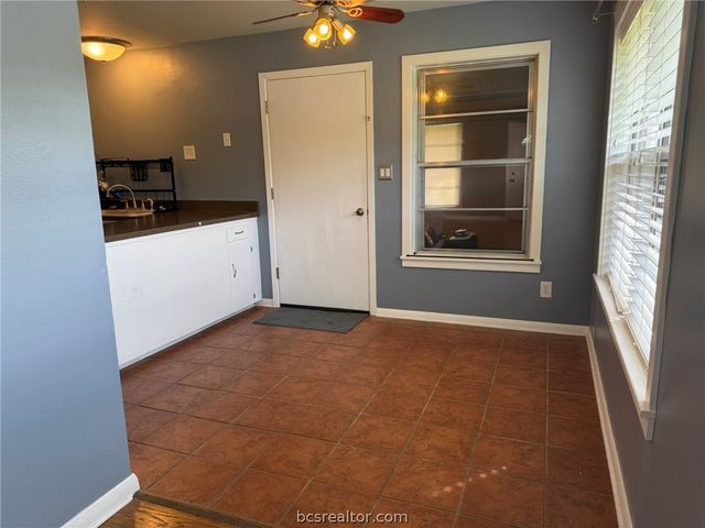408 Brookside Drive W, Bryan, TX 77801