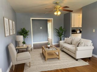 408 Brookside Drive W, Bryan, TX 77801