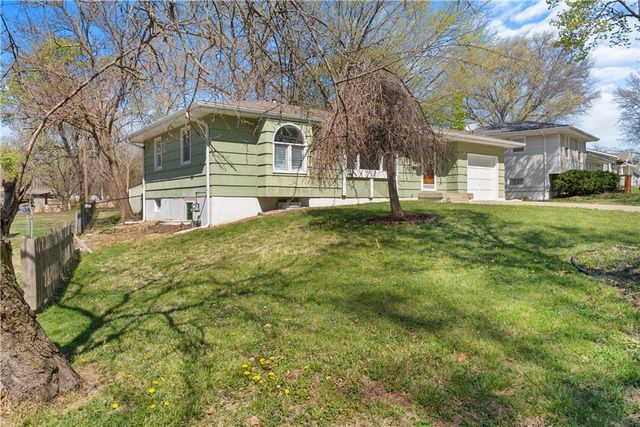400 NE Howard Street, Lee's Summit, MO 64063