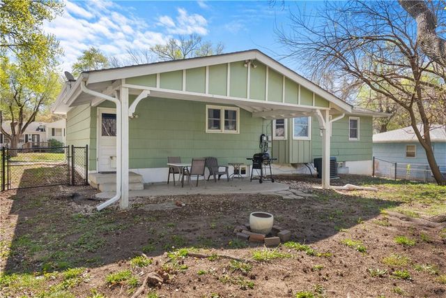 400 NE Howard Street, Lee's Summit, MO 64063