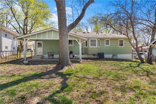 400 NE Howard Street, Lee's Summit, MO 64063