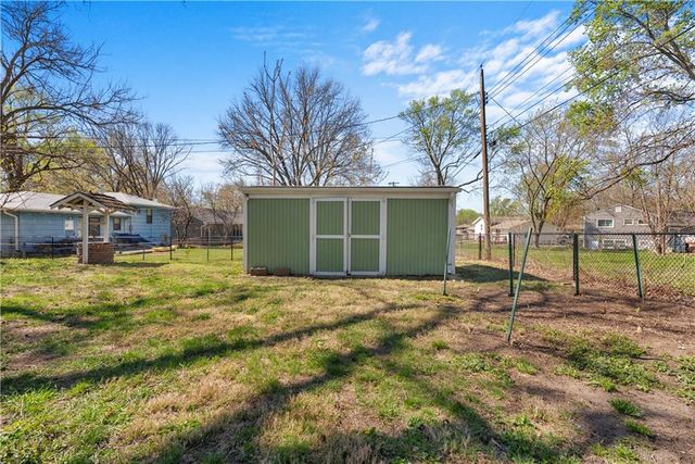 400 NE Howard Street, Lee's Summit, MO 64063