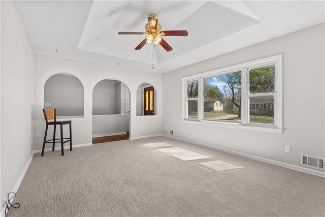400 NE Howard Street, Lee's Summit, MO 64063