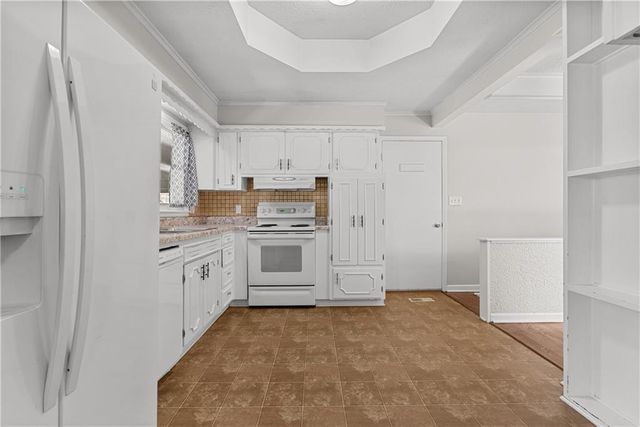 400 NE Howard Street, Lee's Summit, MO 64063