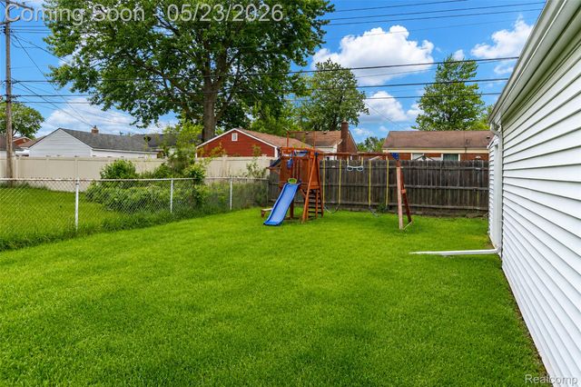 15606 Richmond Street, Southgate, MI 48195