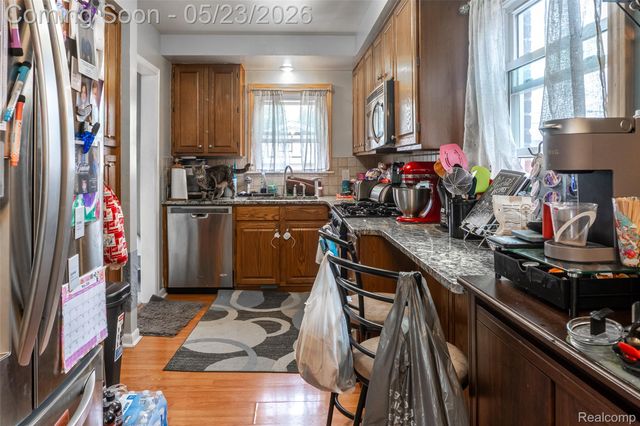 15606 Richmond Street, Southgate, MI 48195