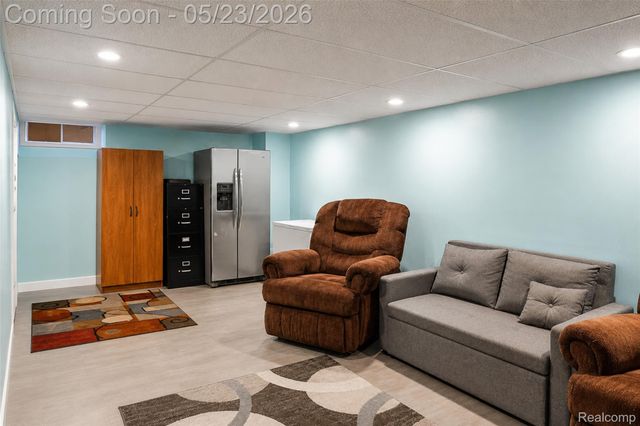 15606 Richmond Street, Southgate, MI 48195