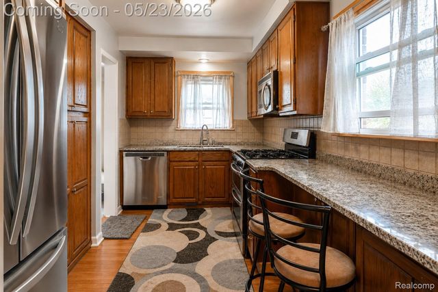 15606 Richmond Street, Southgate, MI 48195