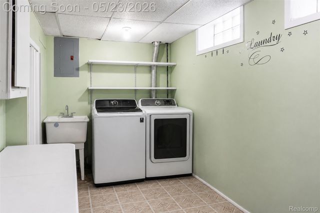 15606 Richmond Street, Southgate, MI 48195