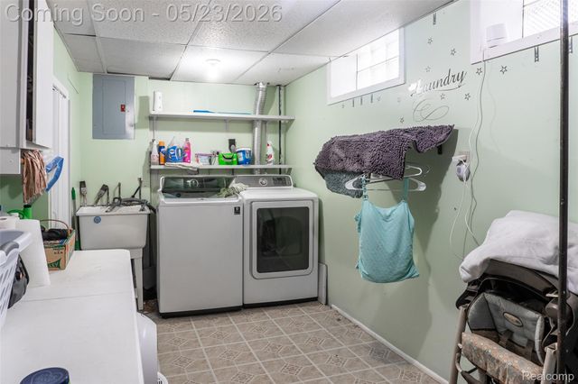 15606 Richmond Street, Southgate, MI 48195