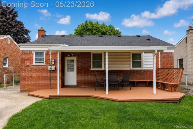 15606 Richmond Street, Southgate, MI 48195