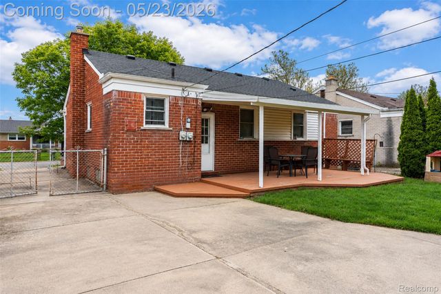 15606 Richmond Street, Southgate, MI 48195