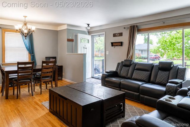 15606 Richmond Street, Southgate, MI 48195