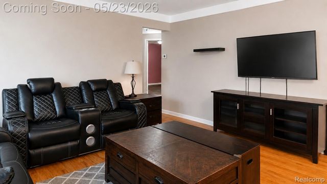 15606 Richmond Street, Southgate, MI 48195