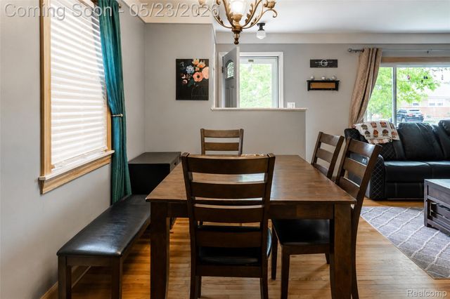 15606 Richmond Street, Southgate, MI 48195
