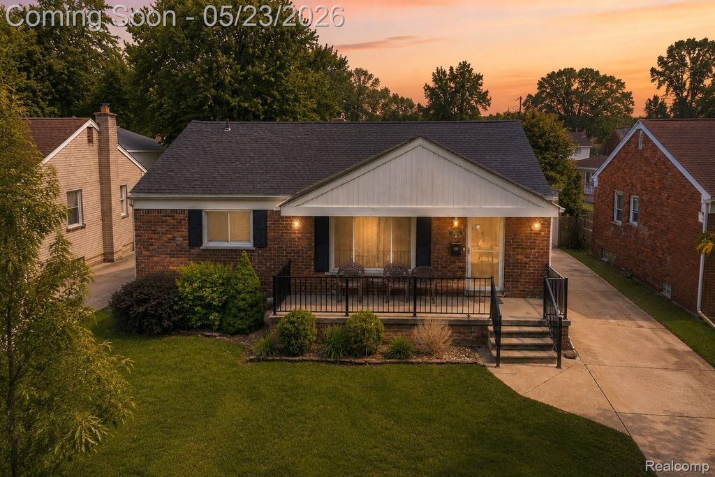 15606 Richmond Street, Southgate, MI 48195