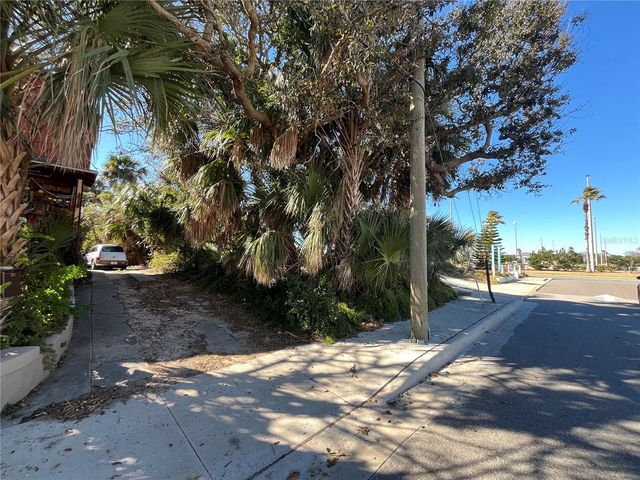 N HOLLYWOOD AVENUE, Daytona Beach, FL 32118