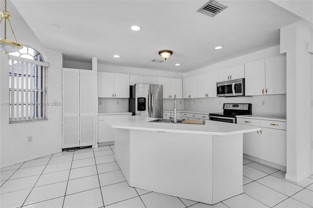 15251 NW 89th Ave, Miami Lakes, FL 33018