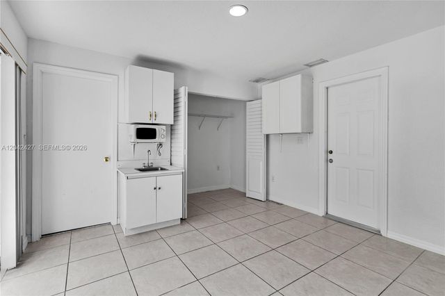 15251 NW 89th Ave, Miami Lakes, FL 33018