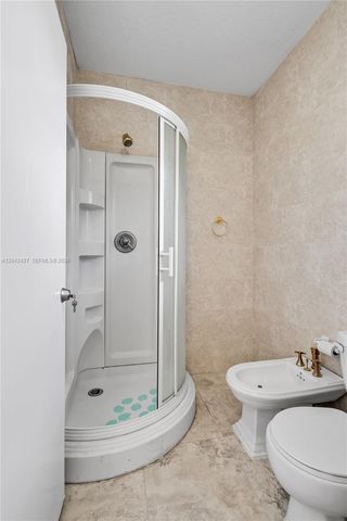 15251 NW 89th Ave, Miami Lakes, FL 33018