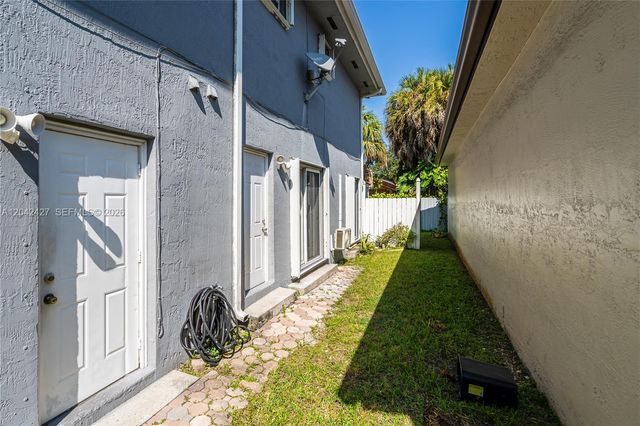 15251 NW 89th Ave, Miami Lakes, FL 33018