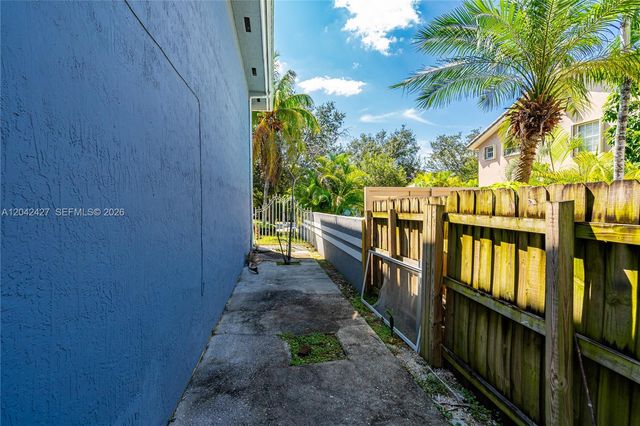 15251 NW 89th Ave, Miami Lakes, FL 33018