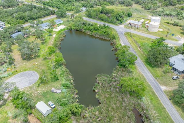 511 Water Oak Lane, Rockport, TX 78382
