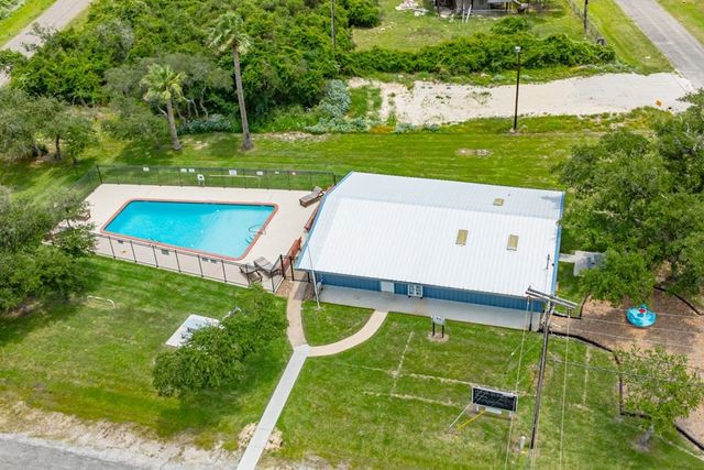511 Water Oak Lane, Rockport, TX 78382