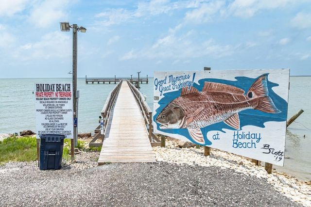 511 Water Oak Lane, Rockport, TX 78382