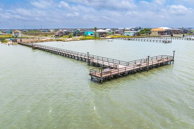 511 Water Oak Lane, Rockport, TX 78382