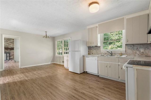 5525 Oak Grove Drive, Acworth, GA 30102