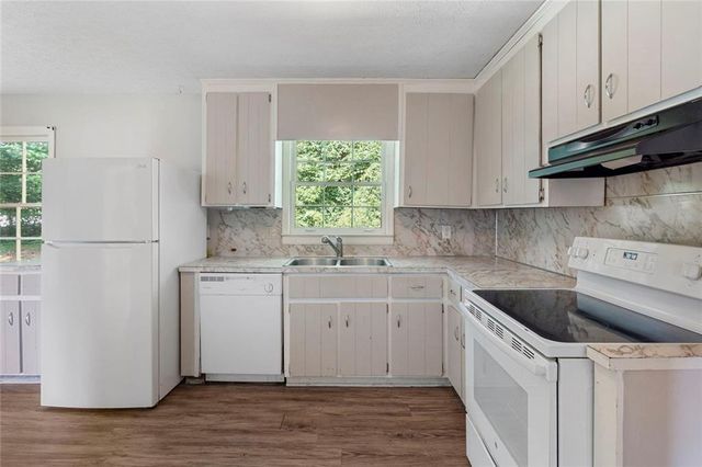5525 Oak Grove Drive, Acworth, GA 30102