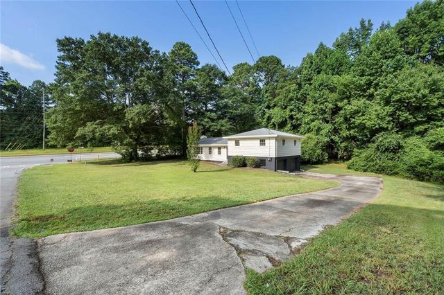 5525 Oak Grove Drive, Acworth, GA 30102