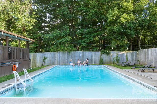 208 Altamahaw Avenue, Black Mountain, NC 28711