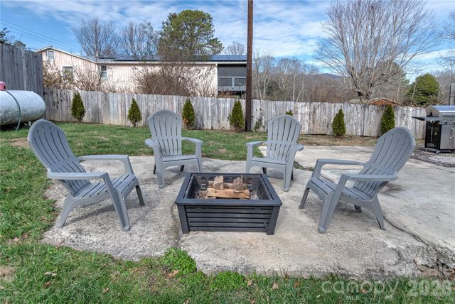208 Altamahaw Avenue, Black Mountain, NC 28711