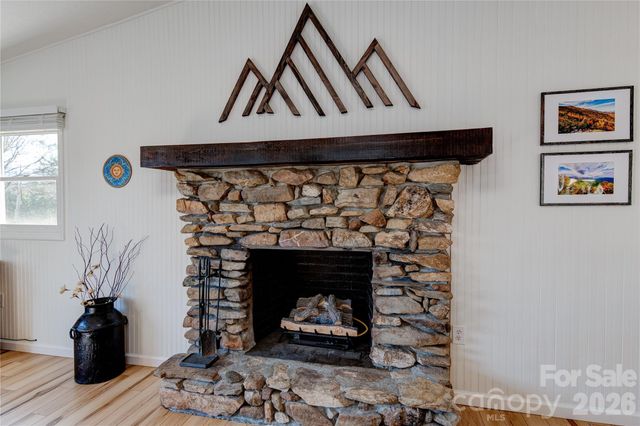 208 Altamahaw Avenue, Black Mountain, NC 28711